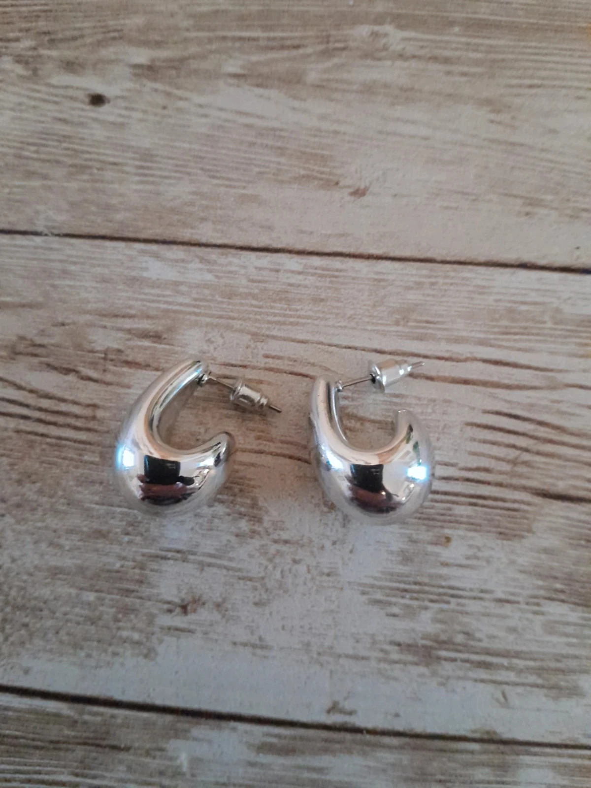 Boucles d'oreilles gouttes, couleur argentée